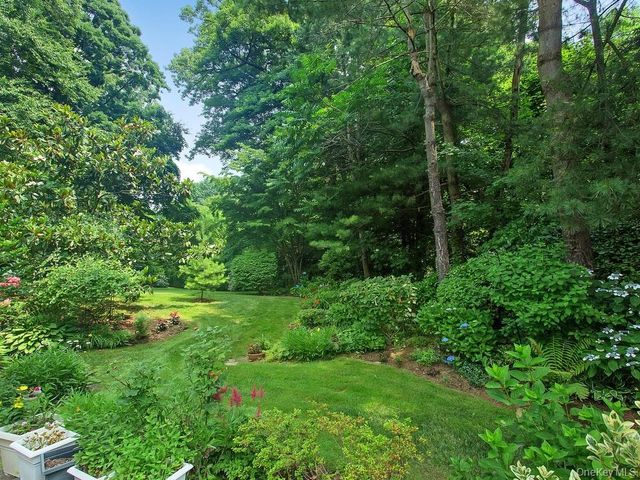 160 Dove Hill Drive, Manhasset, NY 11030