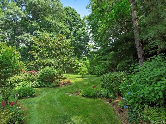 160 Dove Hill Drive, Manhasset, NY 11030