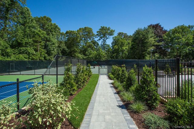 160 Dove Hill Drive, Manhasset, NY 11030