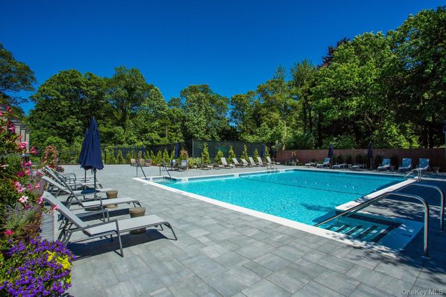 160 Dove Hill Drive, Manhasset, NY 11030