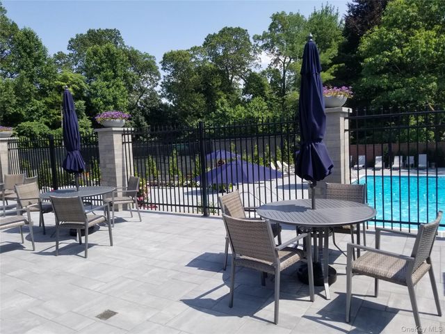 160 Dove Hill Drive, Manhasset, NY 11030