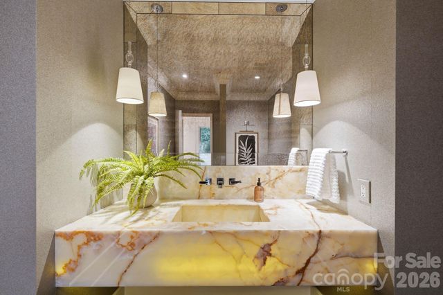 4231 Fox Brook Lane, Charlotte, NC 28211