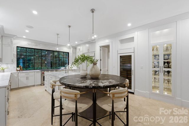 4231 Fox Brook Lane, Charlotte, NC 28211