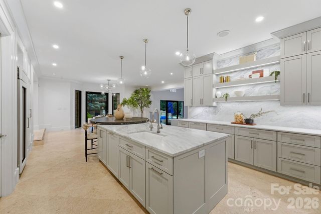 4231 Fox Brook Lane, Charlotte, NC 28211