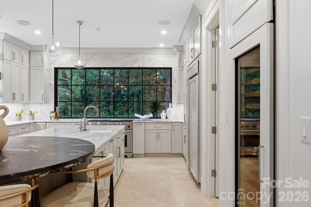 4231 Fox Brook Lane, Charlotte, NC 28211