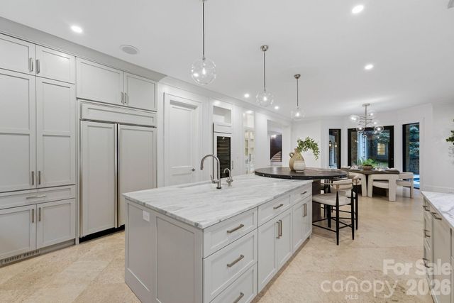 4231 Fox Brook Lane, Charlotte, NC 28211