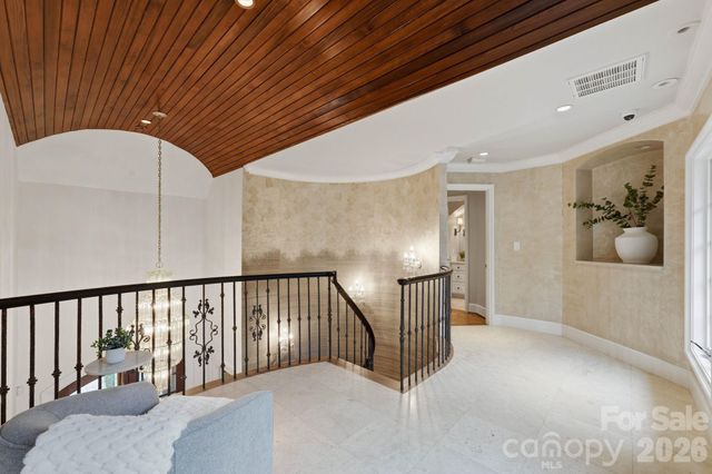4231 Fox Brook Lane, Charlotte, NC 28211