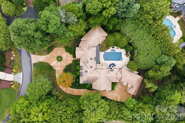 4231 Fox Brook Lane, Charlotte, NC 28211