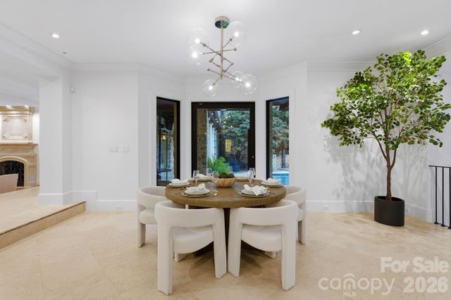 4231 Fox Brook Lane, Charlotte, NC 28211