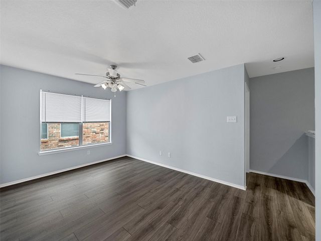 907 Jamie Drive, Grand Prairie, TX 75052