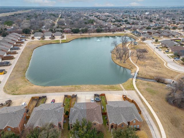 907 Jamie Drive, Grand Prairie, TX 75052