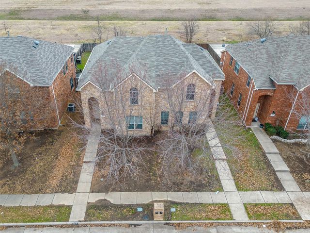 907 Jamie Drive, Grand Prairie, TX 75052