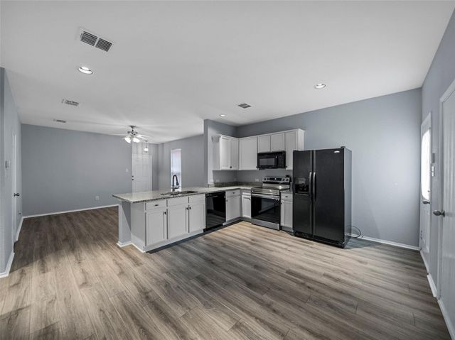 907 Jamie Drive, Grand Prairie, TX 75052