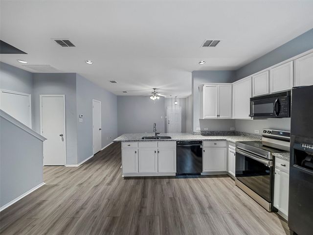 907 Jamie Drive, Grand Prairie, TX 75052