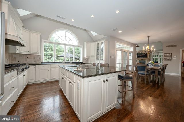 16 HARRISON DR, Newtown Square, PA 19073