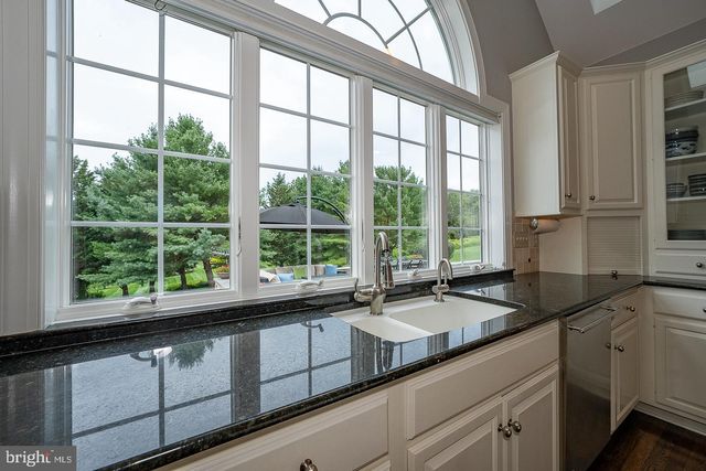 16 HARRISON DR, Newtown Square, PA 19073