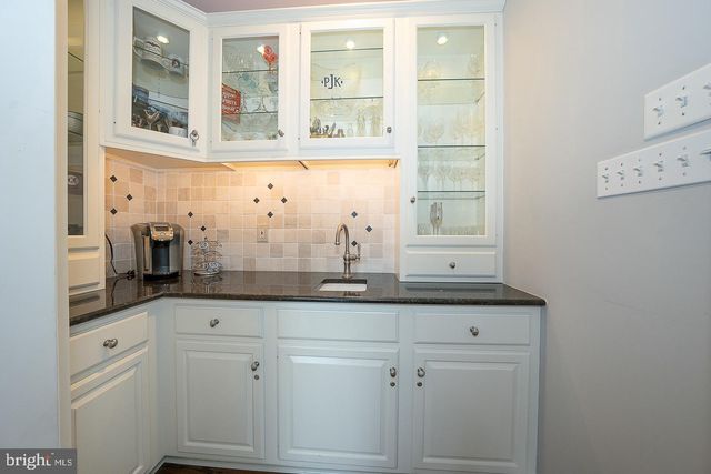 16 HARRISON DR, Newtown Square, PA 19073