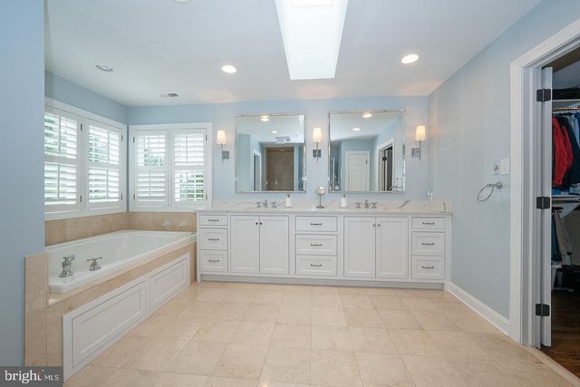 16 HARRISON DR, Newtown Square, PA 19073