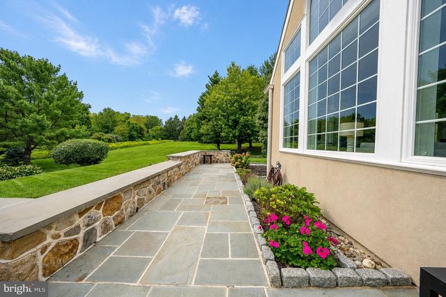 16 HARRISON DR, Newtown Square, PA 19073