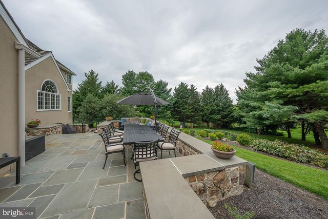 16 HARRISON DR, Newtown Square, PA 19073