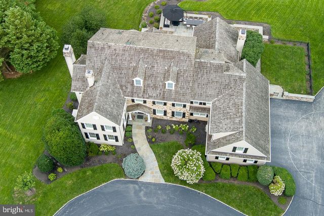 16 HARRISON DR, Newtown Square, PA 19073