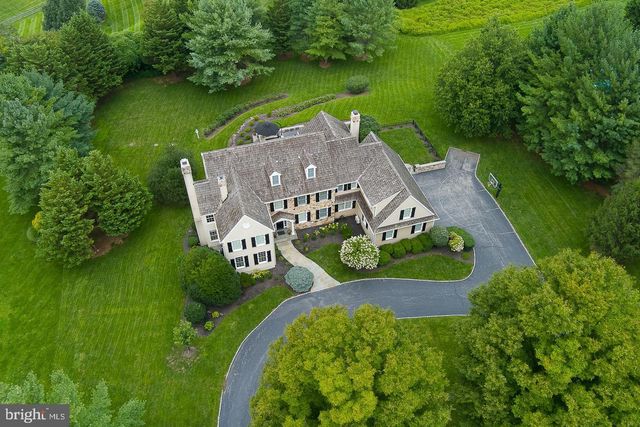 16 HARRISON DR, Newtown Square, PA 19073