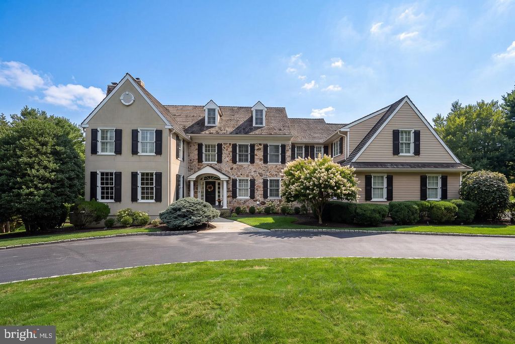 16 HARRISON DR, Newtown Square, PA 19073