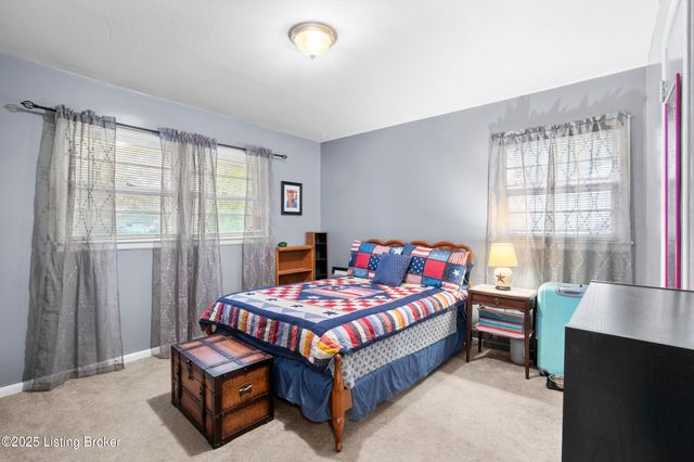 5603 Goldenrod Rd, Louisville, KY 40272