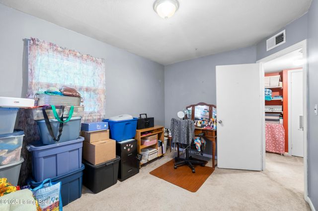 5603 Goldenrod Rd, Louisville, KY 40272