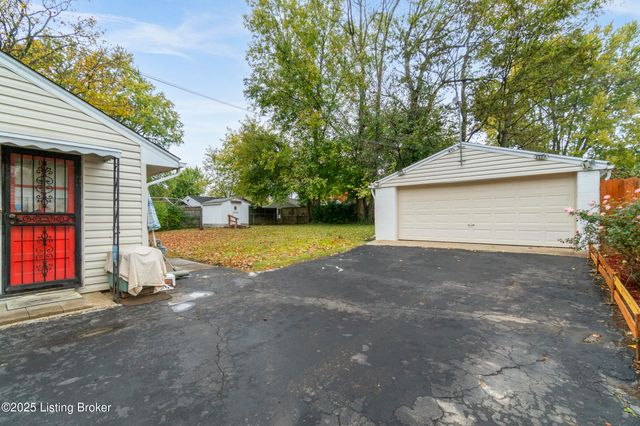 5603 Goldenrod Rd, Louisville, KY 40272