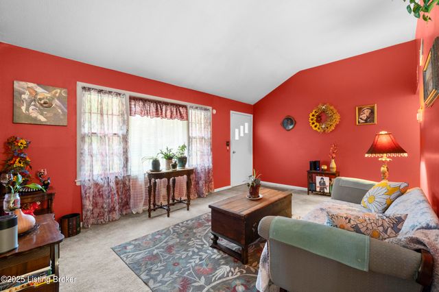 5603 Goldenrod Rd, Louisville, KY 40272