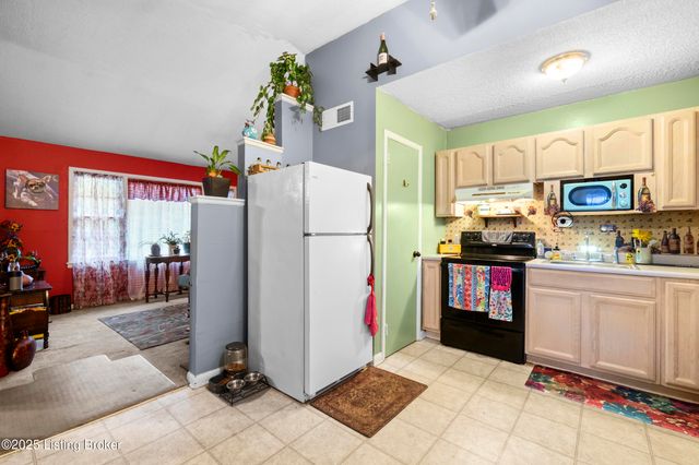 5603 Goldenrod Rd, Louisville, KY 40272