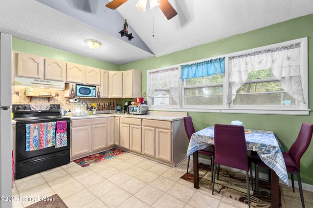 5603 Goldenrod Rd, Louisville, KY 40272