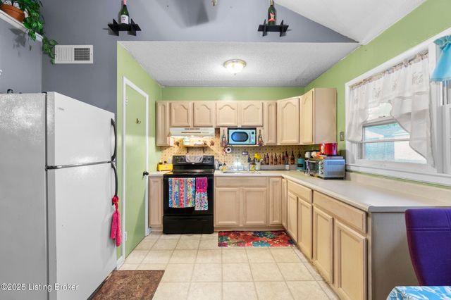 5603 Goldenrod Rd, Louisville, KY 40272