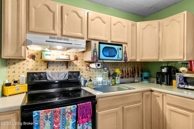 5603 Goldenrod Rd, Louisville, KY 40272