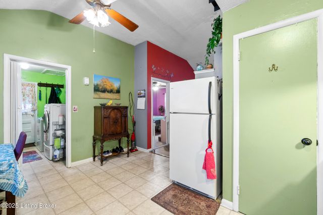 5603 Goldenrod Rd, Louisville, KY 40272