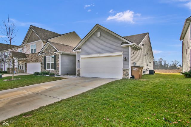 2561 Creek Bank Drive, Columbus, IN 47201
