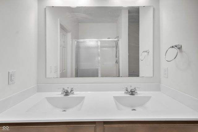 2561 Creek Bank Drive, Columbus, IN 47201