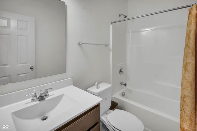 2561 Creek Bank Drive, Columbus, IN 47201