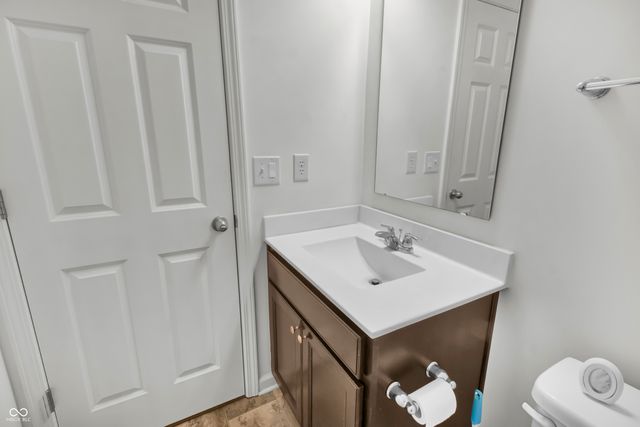 2561 Creek Bank Drive, Columbus, IN 47201