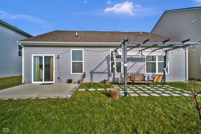 2561 Creek Bank Drive, Columbus, IN 47201