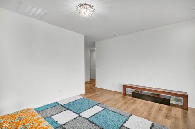 2561 Creek Bank Drive, Columbus, IN 47201