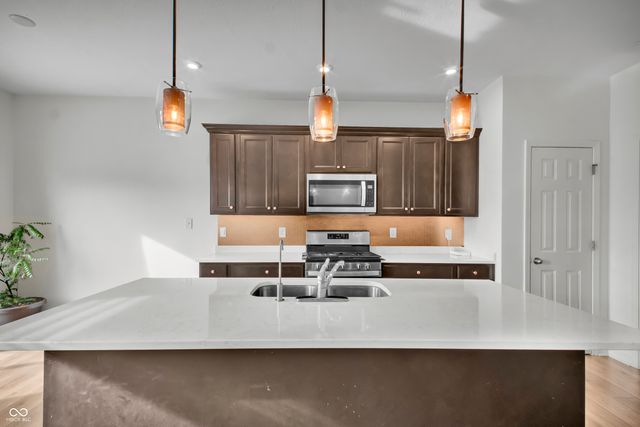 2561 Creek Bank Drive, Columbus, IN 47201