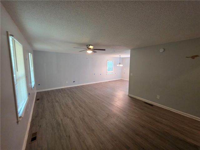 17 Winchester Drive, Euharlee, GA 30145