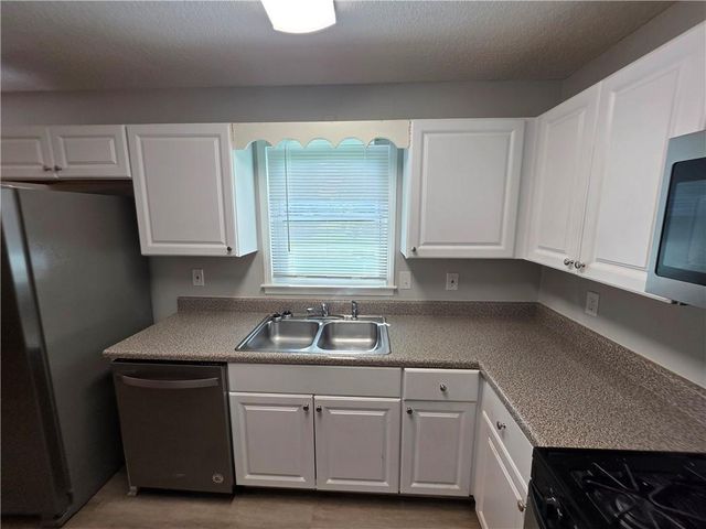 17 Winchester Drive, Euharlee, GA 30145