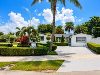 9675 SW 19th St, Miami, FL 33165