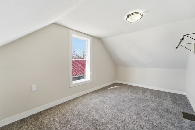 1116 1st Avenue W, Newton, IA 50208