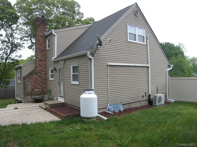 43 Washington Heights Street, Selden, NY 11784