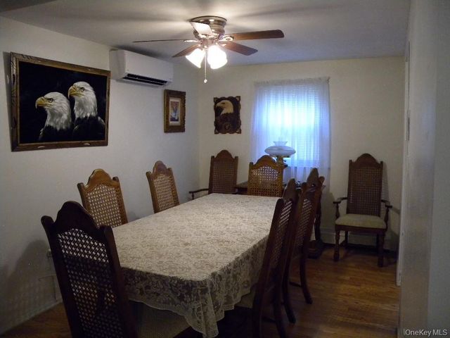 43 Washington Heights Street, Selden, NY 11784