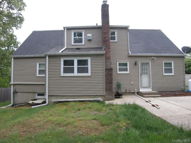 43 Washington Heights Street, Selden, NY 11784